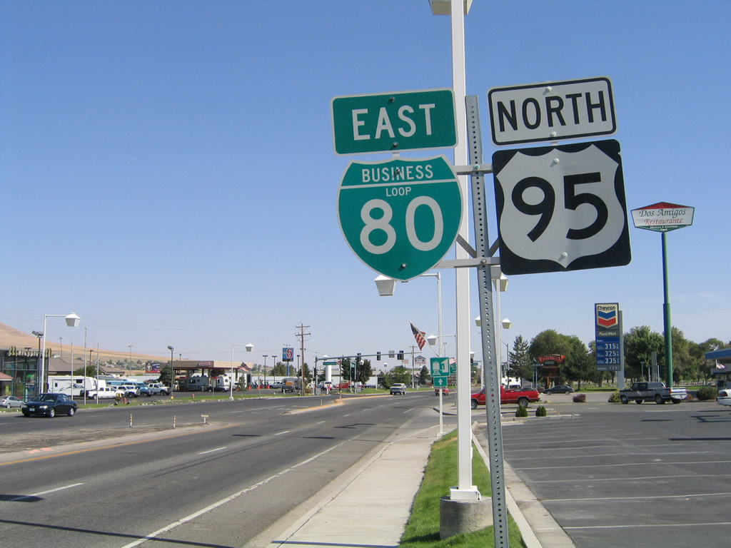 Eastbound Business Loop I-80 & U.S. 95 northbound shields in Winnemucca.