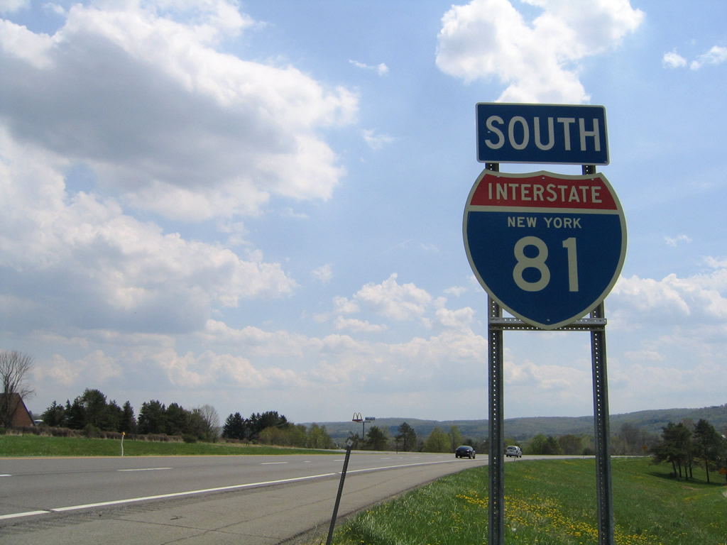 Southbound mainline shield posted at Exit 8 (Whitney Point).