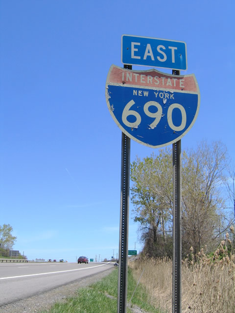 Main line shield posted eastbound between Exits 3 (Jones Road) and 4 (John Glenn Boulevard).