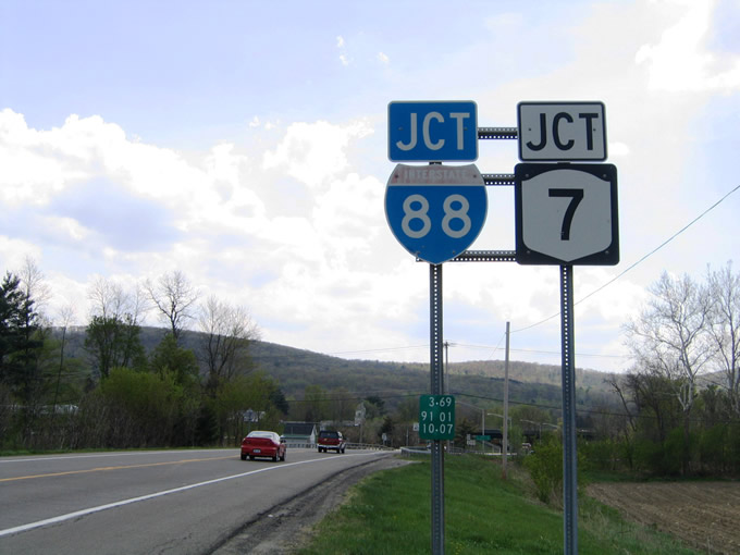 New York 369 southbound approaching junction Interstate 88 & New York 7 (Exit 3) at Port Crane.