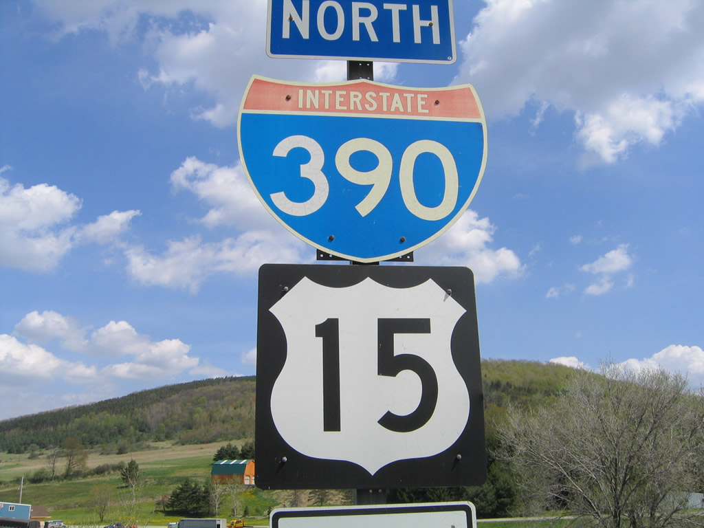Interstate 390 & U.S. 15 shield posted at the northbound on-ramp from Exit 1 (Avoca).