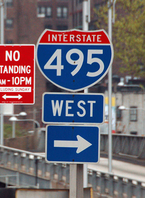 I-495 was supposed to be extended, from Long Island, across Manhattan to the Lincoln Tunnel. This trailblazer is a direct replacement for a somewhat optimistic 1960s I-495 shield.