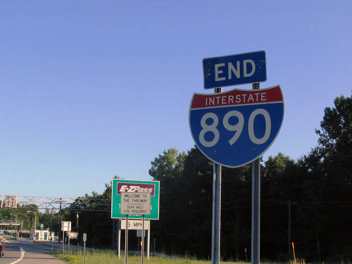 Eastbound end shield posted ahead of the New York Thruway toll booths.