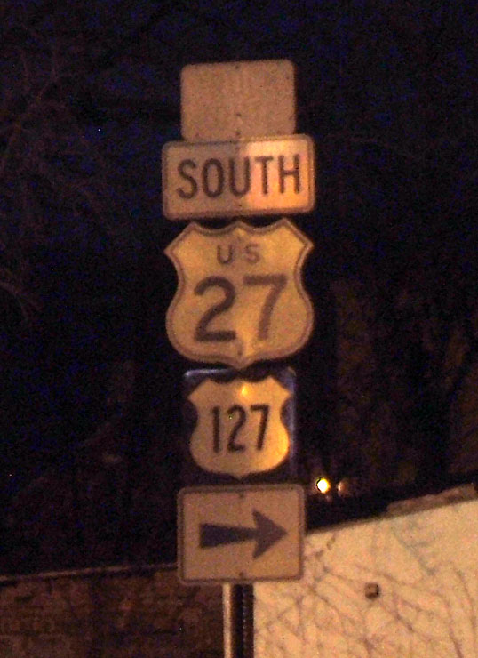 This gantry in Cincinnati includes an 18x18 US-127 shield, and a 24x24 cutout US-27 shield.