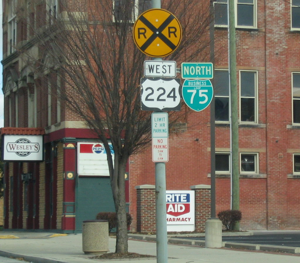Business Loop I-75 north and U.S. 224 west reassurance shields in downtown Findlay.