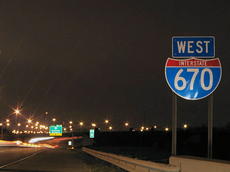 Westbound Interstate 670 mainline shield after Exit 6.
