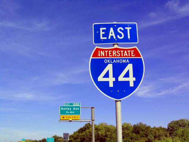 Eastbound Interstate 44 before Exit 128B in Oklahoma City.