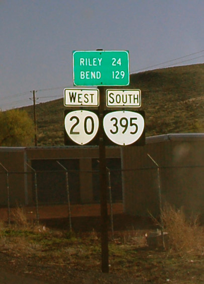 Erroneous state route 20 and 395 shields on US-20/395 multiplex.