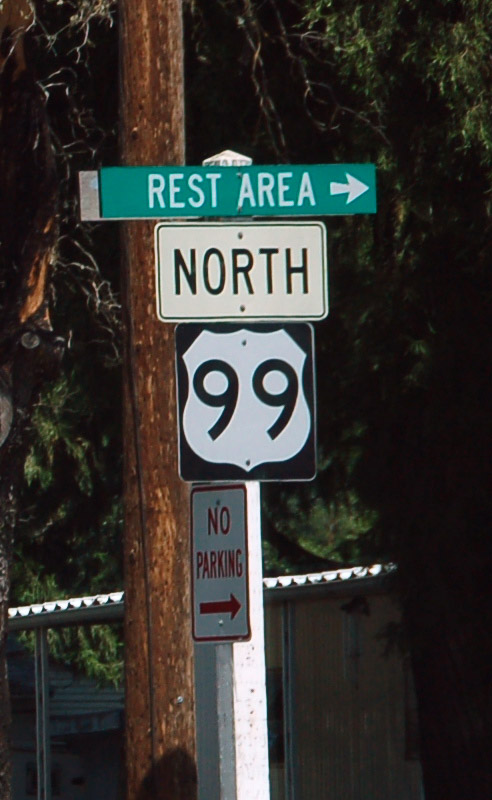 Erroneous US-99 shield on state route 99 near Grants Pass.