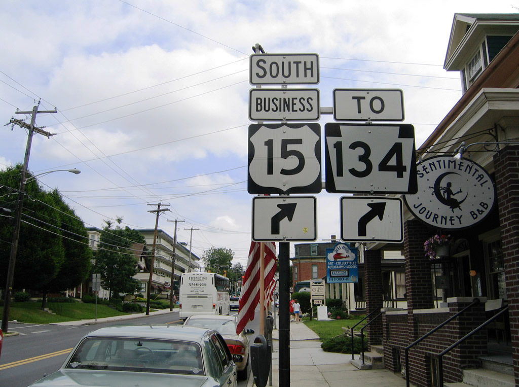 U.S. 15 Business southbound approaching the former split with U.S. 140 in Gettysburg.