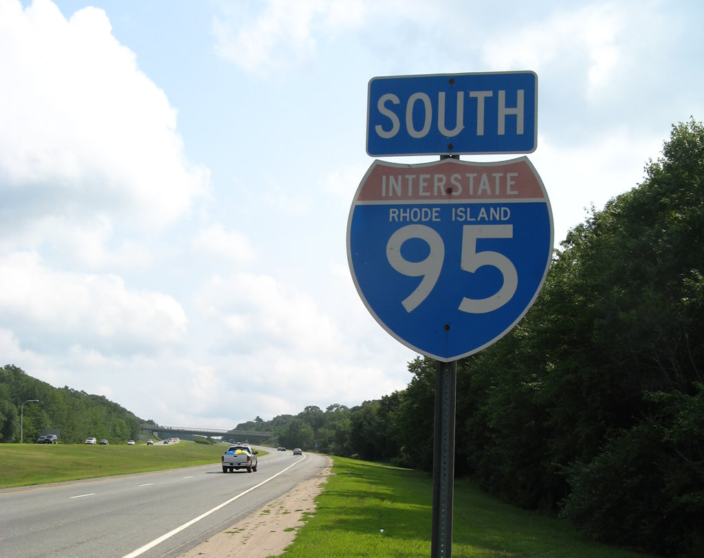 Southbound reassurance shield after Exits 5B-A, Junction Rhode Island 102.