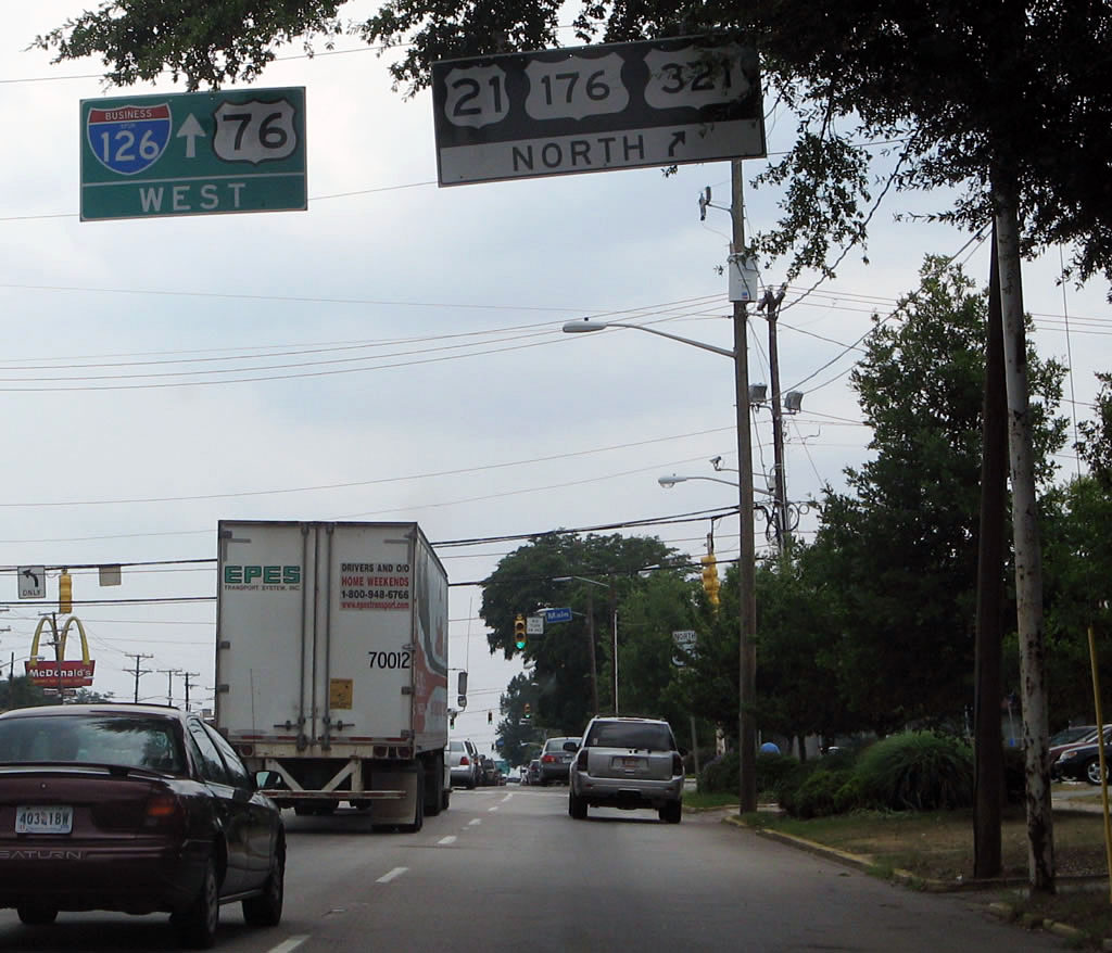 Westbound Business Spur I-126/U.S. 76 approaching U.S. 21-176-321/Main Street in Columbia.