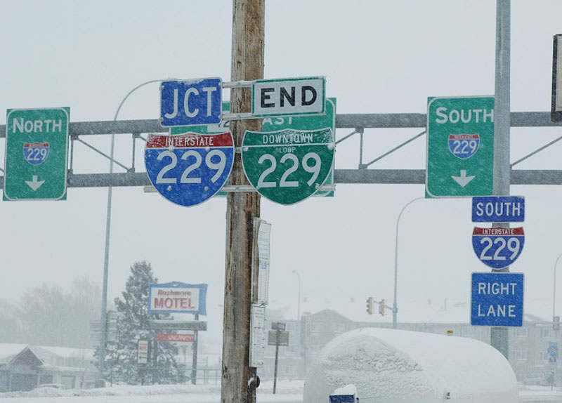 Eastbound South Dakota 42/10th Street at junction Interstate 229 (Exit 6); end Downtown Loop I-229.