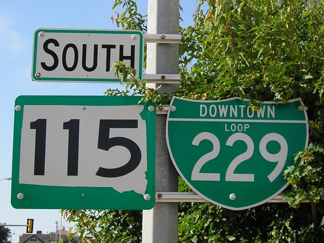 Reassurance shield on southbound Downtown Loop I-229 and South Dakota 115/Minnesota Avenue.