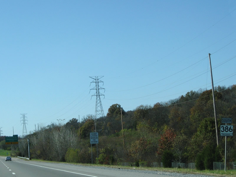 Reassurance shield west of Exit 2 on the state maintained freeway linking Interstate 65 with Hendersonville and Gallatin northeast of Nashville.