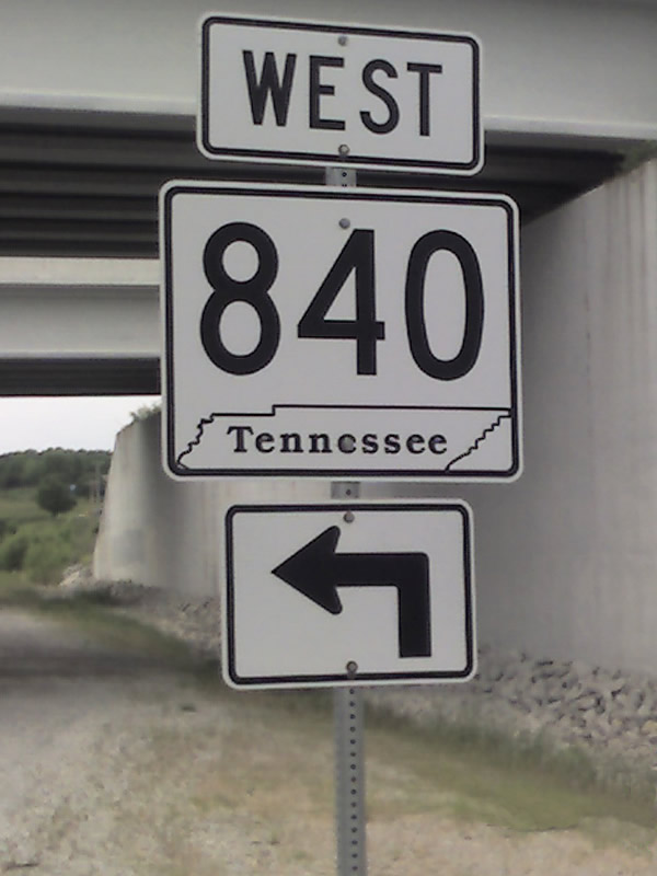 Tennessee 840 shield posted at the current east end of the western segment of the TN-840 freeway.