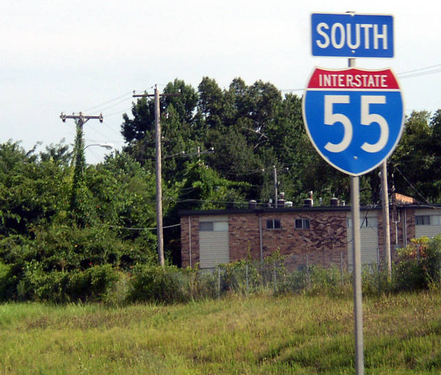 Southbound Interstate 55 after Exit 5 (Junction U.S. 51/Elvis Presley Boulevard) south of Memphis.