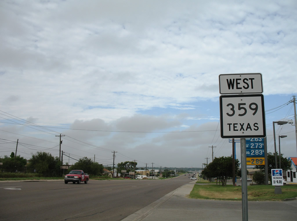 Westbound Texas 359 shield posted after the intersection with Texas Loop 20.