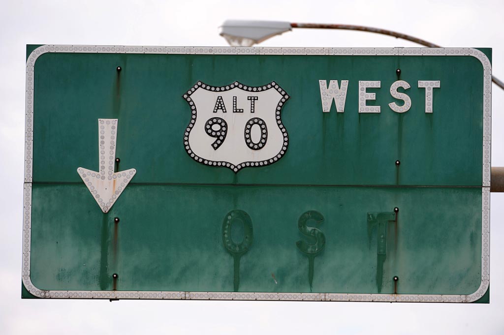 1960s green guide sign.