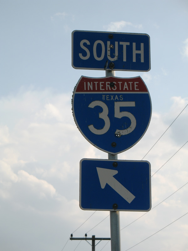 Interstate 35 Texas shield posted at the southbound on-ramp from U.S. 57