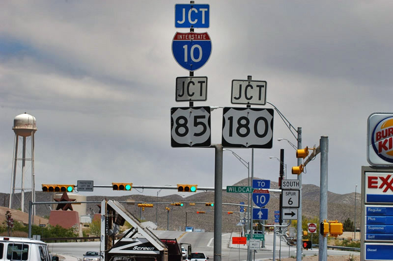 Eastbound approaching Interstate 10 north of El Paso; note U.S. 85 is signed.
