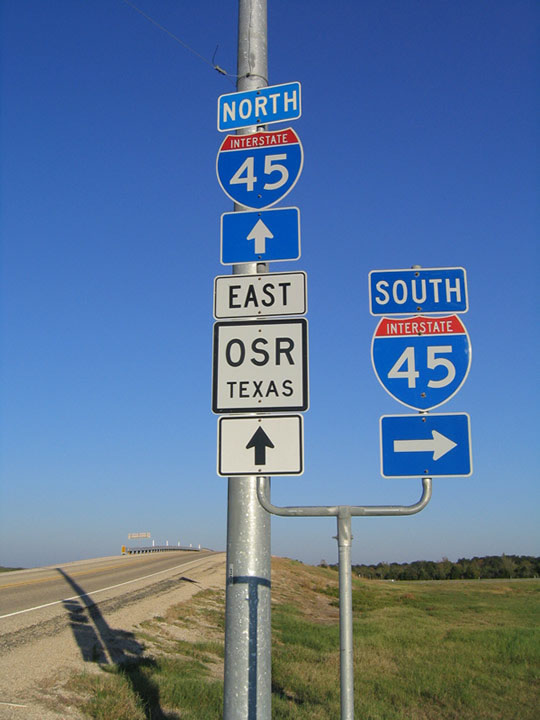 Trailblazer shields from Texas OSR (Old Spanish Road) to Interstate 45 at Exit 152.