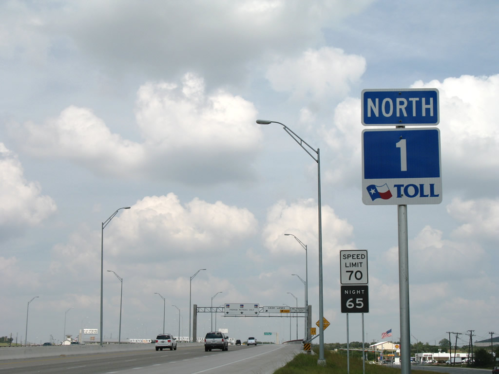 Texas Toll 1 shield posted along the toll road northbound ahead of Shoreline Drive.