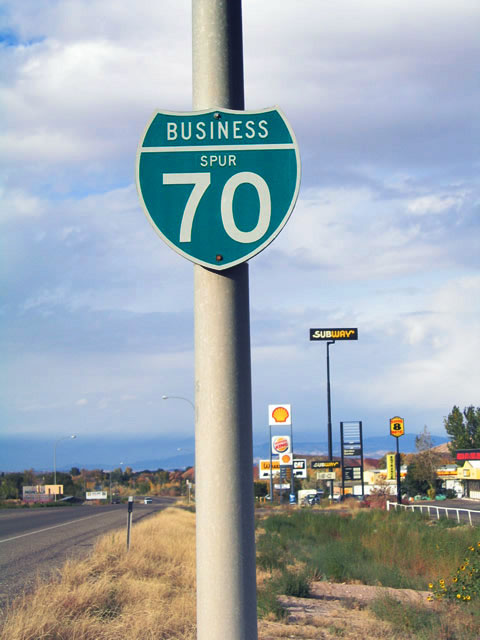 First northbound Business Spur I-70 shield (U.S. 50 west and U.S. 89 north) approaching Salina.