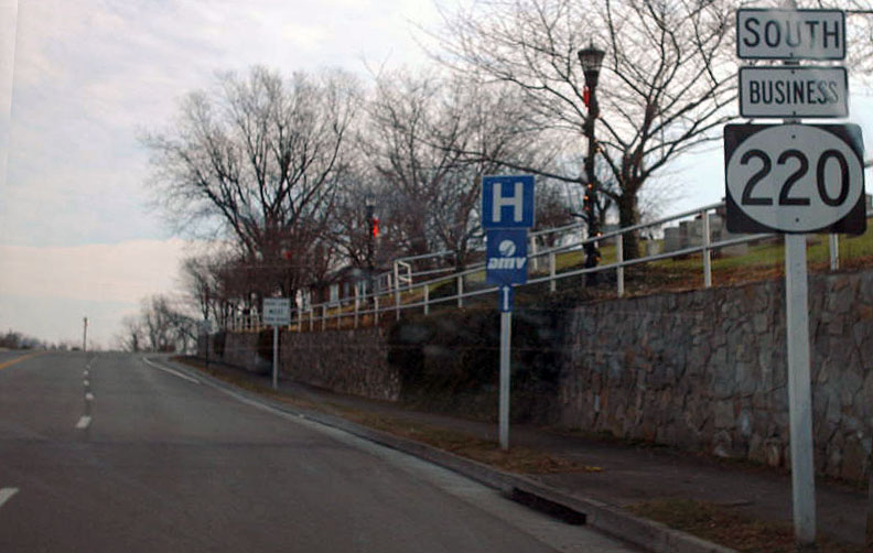Error oval sign for US-220. Virginia uses circles for their secondary state route shields.