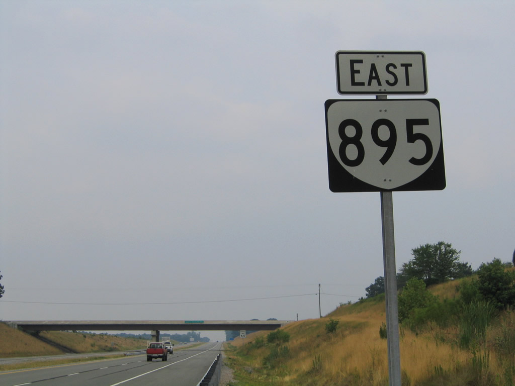 Eastbound reassurance shield posted for Virginia 895 after the interchange with Virginia 5.