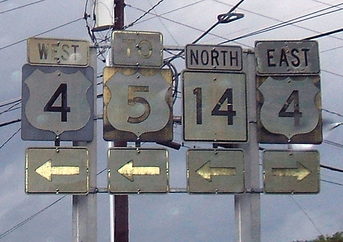 This style of state route marker was only used for a year or two in the early 1960s before Vermont moved to the rectangle within a square to distinguish itself from Massachusetts and (at the time) New Hampshire.