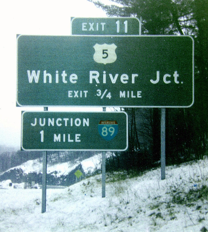 This green sign gantry features a 1961 specification US-5 shield and a 1966 specification I-89 shield, and dates to between 1966 and 1970.