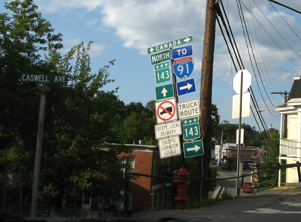 Northbound U.S. 5 approaching border crossing at Derby Line (U.S. 5 connects to Quebec Provincial Route 143, while Interstate 91 connects to Autoroute 55), with Interstate 91 trailblazer for truck route.