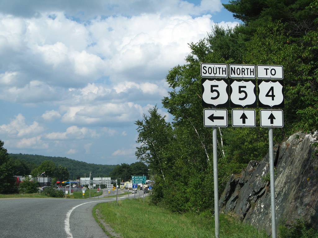 Offramp from Interstate 91 to U.S. 5 at Exit 11.