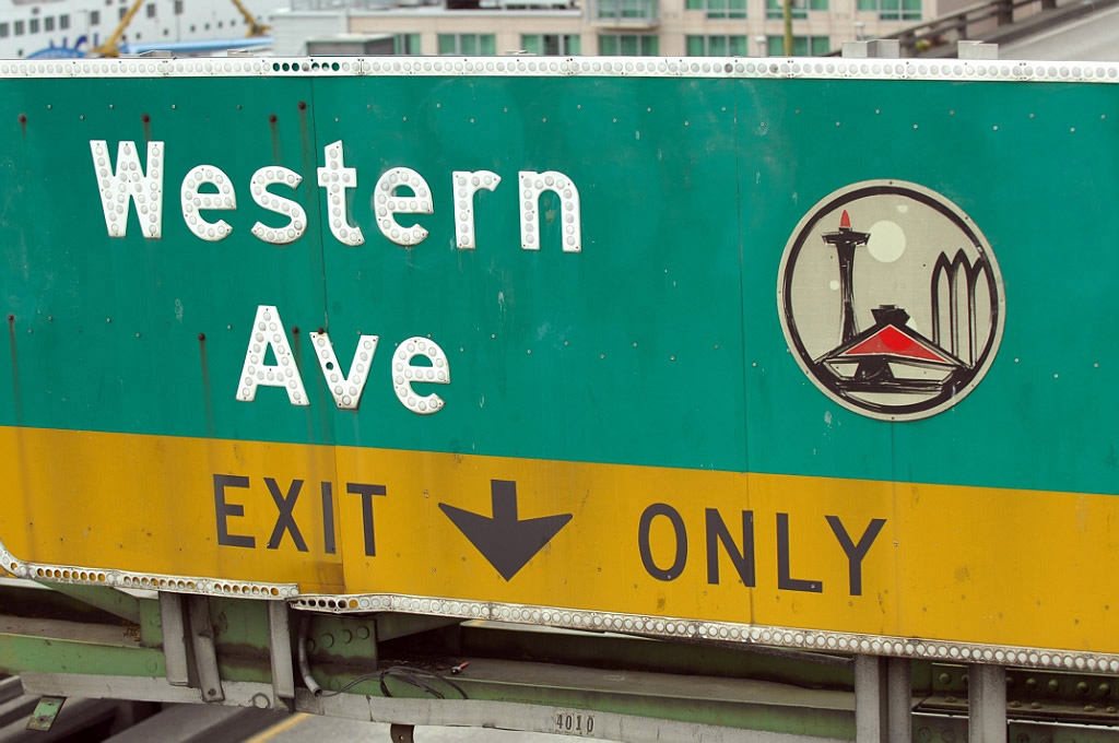 Northbound Washington 99 approaching Western Avenue exit.