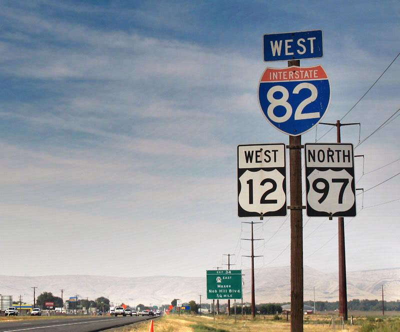 Northbound U.S. 97 and westbound Interstate 82/U.S. 12 reassurance shield on Yakima bypass prior to Exit 34, Junction Washington 24/Nob Hill Boulevard.
