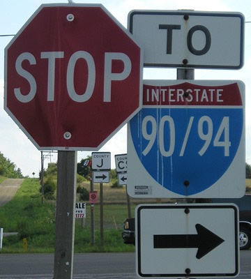 Interstate 90/94 trailblazer shield placed by Columbia County near Exit 115; Interstate 39 is omitted.