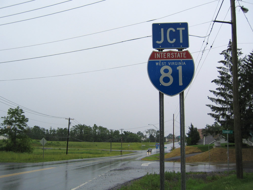 Westbound West Virginia 901 approaching Interstate 81.