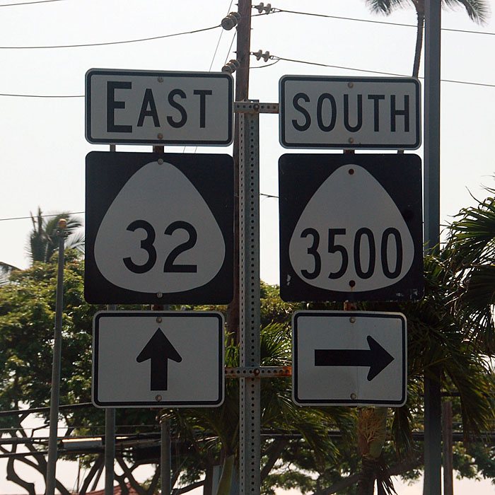 Hawaii - State Highway 3500 and State Highway 32 sign.