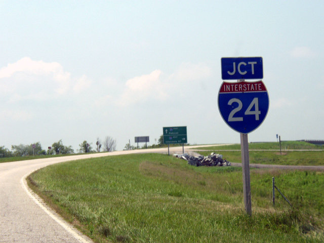 Illinois Interstate 24 sign.