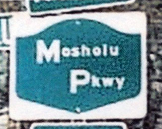 New York Moshulu Parkway sign.