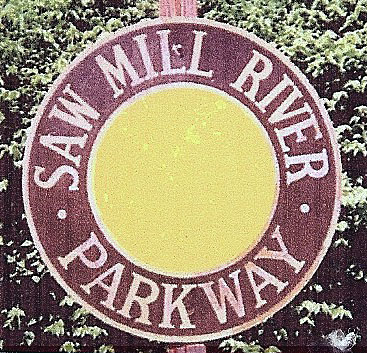 New York Saw Mill Parkway sign.