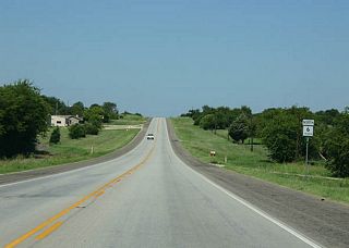 These two pictures show the rolling hills that SH 6 crosses between Waco and Valley Mills.