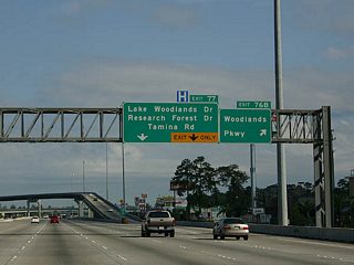 IH 45 runs along the west side of the Oak Ridge North city limits at the departure of Exit 76. Woodlands Parkway stems west from Robinson Road to the heart of The Woodlands community by The Woodlands Mall and the Anadarko Petroleum Corporation building.