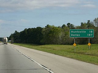 Leading away from Willis, IH 45 travels 18 miles to Huntsville and 187 miles to Dallas.