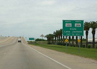Texas 288 nears Texas 332 and its split with Brazosport Boulevard. The two state highways merge on a bypass of Clute, Richwood, and Angleton.