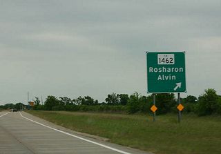 A diamond interchange joins Texas 288 with FM 1462 east of Rosharon. FM 1462 travels 31.8 miles between Texas 36 at Damon to Texas 35 south of Alvin.