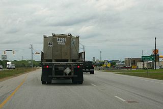 Several signalized intersections lie along the Clute bypass to Lake Jackson, such as this one with Lazy Lane north and Glycol Road south.