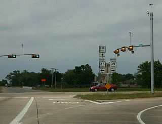 Shield assembly posted within the Texas 288 diamond interchange with Texas 35 (Mulberry Street) in west Angleton. Texas 35 travels a short distance east into downtown before curving northeast to Alvin.