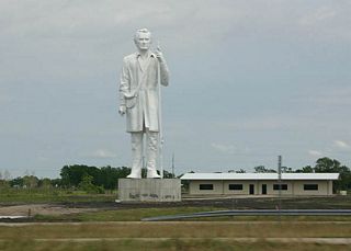 TheStephen F. Austin Statueresides within the Henry W. Munson Park in Angleton. Rising 60 feet high, the "Father of Texas" statue was crafted to honor the former Secretary of State and early Texas colonist.